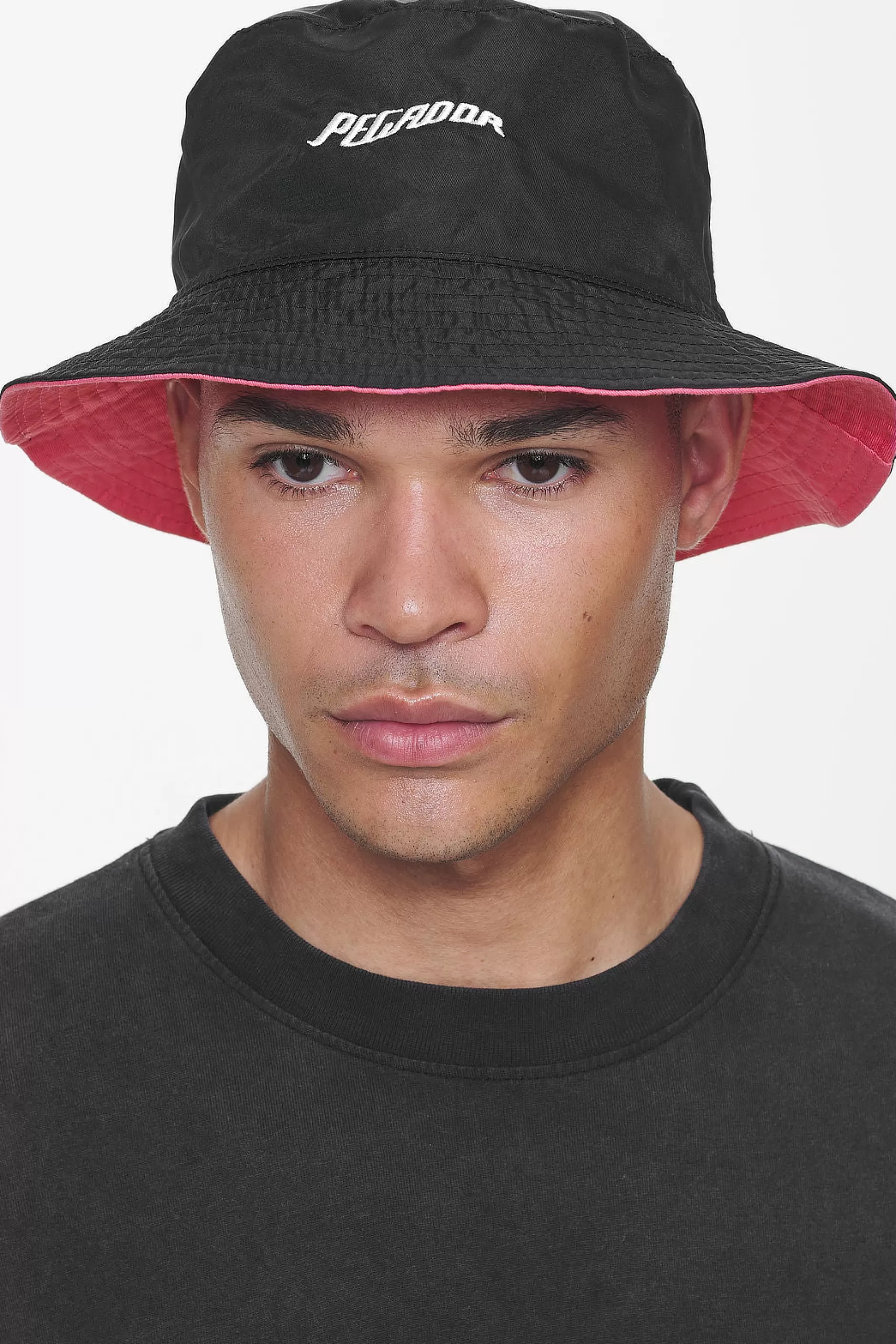 Best Pegador Juan Reversible Bucket Hat Black Strawberry