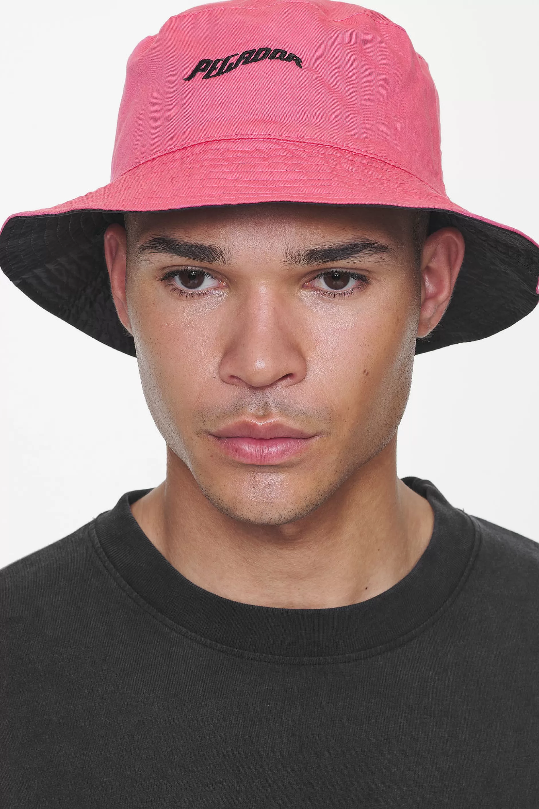 Best Pegador Juan Reversible Bucket Hat Black Strawberry